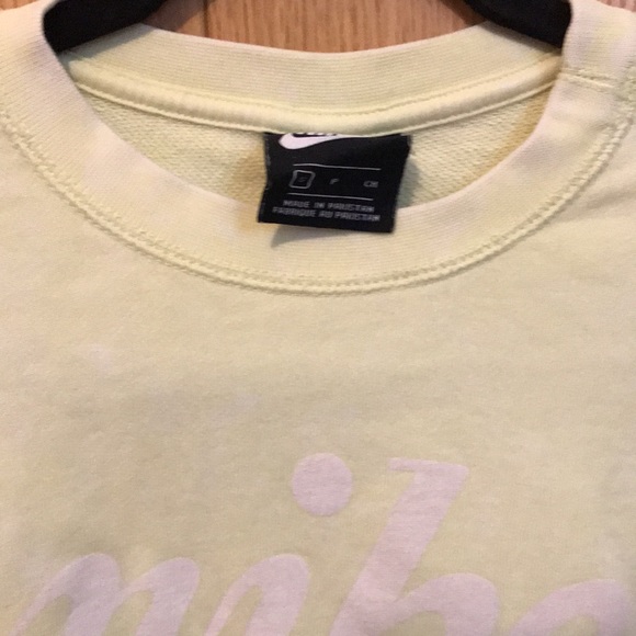 Cropped Nike size small sweater - Picture 3 of 4